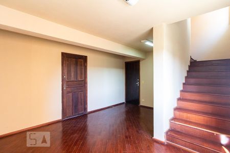 Casa para alugar com 350m², 5 quartos e 8 vagas Casa para alugar com 350m², 5 quartos e 8 vagasSala 2