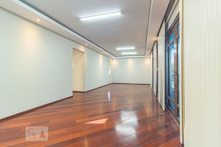 Casa para alugar com 350m², 5 quartos e 8 vagas Casa para alugar com 350m², 5 quartos e 8 vagasSala 3