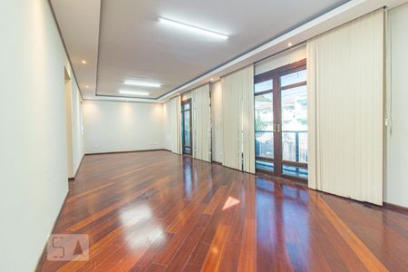Casa para alugar com 350m², 5 quartos e 8 vagas Casa para alugar com 350m², 5 quartos e 8 vagasSala 3