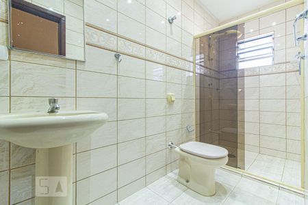 Banheiro do Quarto 4 de casa para alugar com 5 quartos, 350m² em Capão Raso, Curitiba