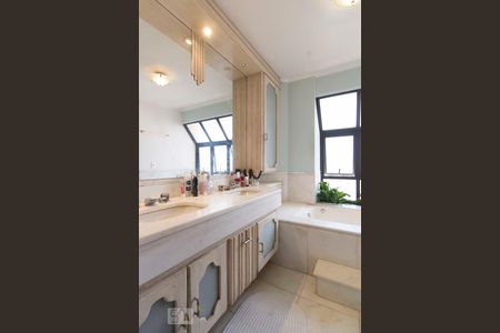 Apartamento à venda com 400m², 4 quartos e 5 vagasBanheiro Suíte 3