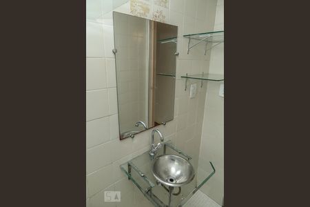 Banheiro de apartamento à venda com 2 quartos, 50m² em Inhaúma, Rio de Janeiro