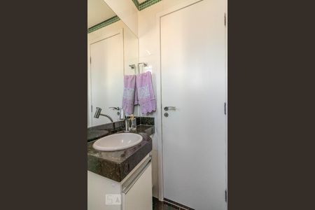 Banheiro 1 de apartamento à venda com 4 quartos, 129m² em Fernão Dias, Belo Horizonte