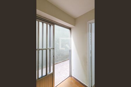 Casa à venda com 165m², 3 quartos e 2 vagas Casa à venda com 165m², 3 quartos e 2 vagasHall