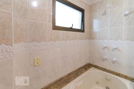 Apartamento à venda com 220m², 5 quartos e 4 vagasBanheiro da Suíte 4