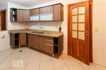 Apartamento à venda com 220m², 5 quartos e 4 vagasCozinha