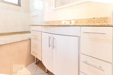 Apartamento à venda com 220m², 5 quartos e 4 vagasBanheiro da Suíte 4