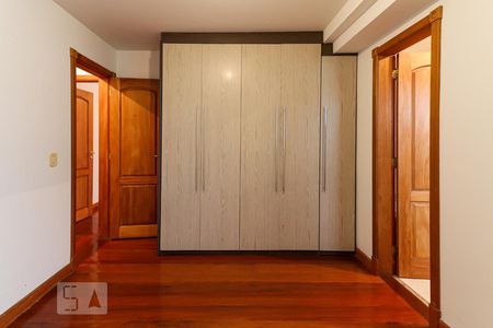 Apartamento à venda com 220m², 5 quartos e 4 vagasSuíte 3