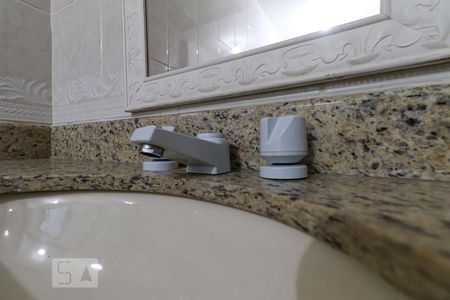 Apartamento à venda com 220m², 5 quartos e 4 vagasBanheiro da Suíte 2