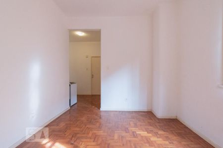 Sala/Quarto de kitnet/studio para alugar com 1 quarto, 23m² em Laranjeiras, Rio de Janeiro