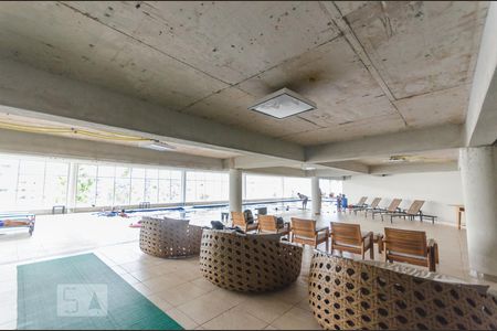 Apartamento para alugar com 70m², 2 quartos e 2 vagasPiscina