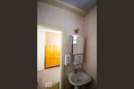 Casa para alugar com 320m², 8 quartos e 2 vagasBanheiro do Piso Inferior