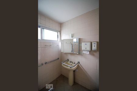 Casa para alugar com 320m², 8 quartos e 2 vagasBanheiro