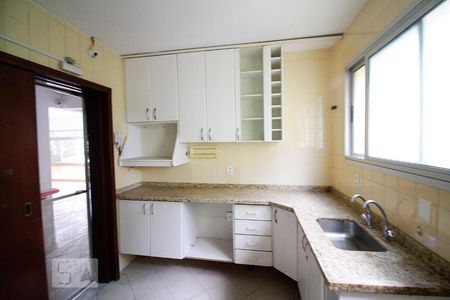 Casa para alugar com 320m², 8 quartos e 2 vagasCozinha