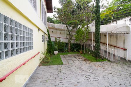 Garagem de casa para alugar com 8 quartos, 320m² em Vila Ida, São Paulo