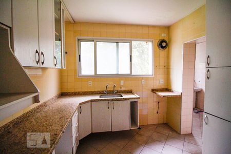 Casa para alugar com 320m², 8 quartos e 2 vagasCozinha