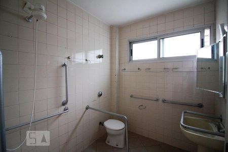 Casa para alugar com 320m², 8 quartos e 2 vagasBanheiro
