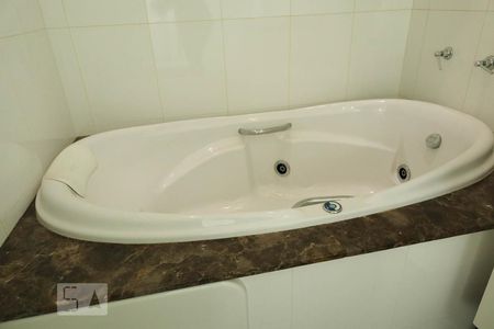 Casa à venda com 337m², 3 quartos e 6 vagasBanheiro - Suíte 1