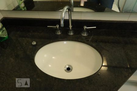 Casa à venda com 337m², 3 quartos e 6 vagasBanheiro da Suíte 2