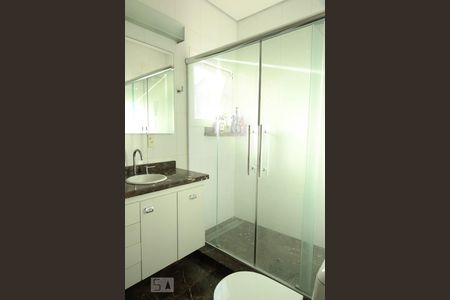 Casa à venda com 337m², 3 quartos e 6 vagasBanheiro - Suíte 1