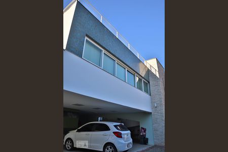Casa à venda com 337m², 3 quartos e 6 vagasFachada