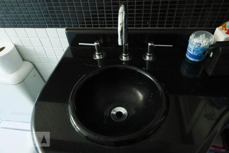 Casa à venda com 337m², 3 quartos e 6 vagasBanheiro 