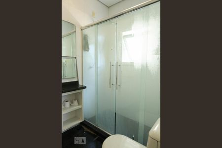 Casa à venda com 337m², 3 quartos e 6 vagasBanheiro da Suíte 2