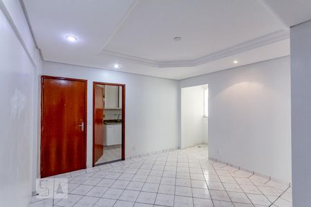 Sala de apartamento para alugar com 3 quartos, 70m² em Jardim Goiás, Goiânia