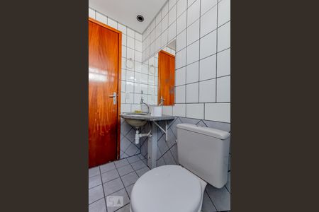 Banheiro social de apartamento para alugar com 3 quartos, 70m² em Jardim Goiás, Goiânia