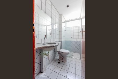 Banheiro social de apartamento para alugar com 3 quartos, 70m² em Jardim Goiás, Goiânia