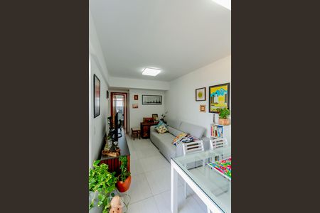 Apartamento para alugar com 66m², 2 quartos e 2 vagasSala