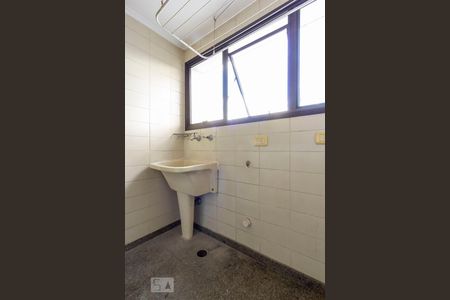 Apartamento à venda com 146m², 3 quartos e 2 vagas Apartamento à venda com 146m², 3 quartos e 2 vagasÁrea de Serviço