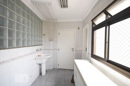 Apartamento à venda com 169m², 3 quartos e 3 vagas Apartamento à venda com 169m², 3 quartos e 3 vagasÁrea de Serviço