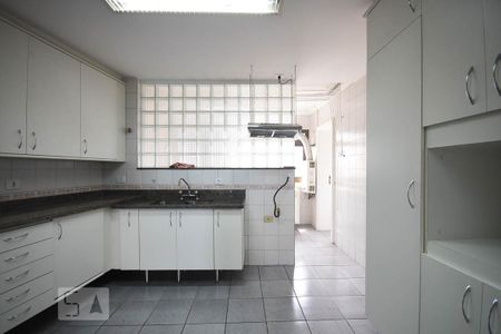 Cozinha de apartamento à venda com 3 quartos, 169m² em Jardim Leonor, São Paulo
