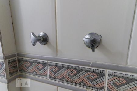 Apartamento à venda com 90m², 2 quartos e 1 vagaDetalhe banheiro