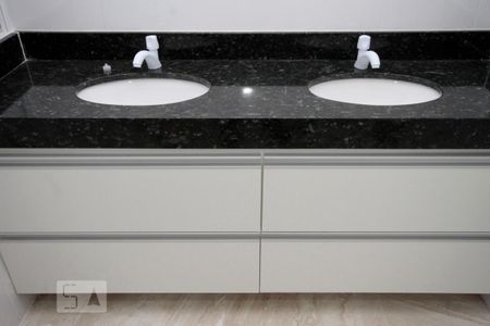 Banheiro  de apartamento para alugar com 3 quartos, 135m² em Jardim Paulista, São Paulo
