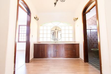 Casa para alugar com 441m², 5 quartos e 8 vagasBanheiro Social