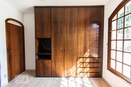 Casa para alugar com 441m², 5 quartos e 8 vagasQuarto 2