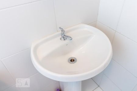 Apartamento para alugar com 54m², 2 quartos e 1 vagaDetalhe do Banheiro do Corredor