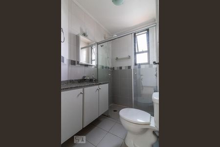 Banheiro de apartamento à venda com 1 quarto, 47m² em Rudge Ramos, São Bernardo do Campo