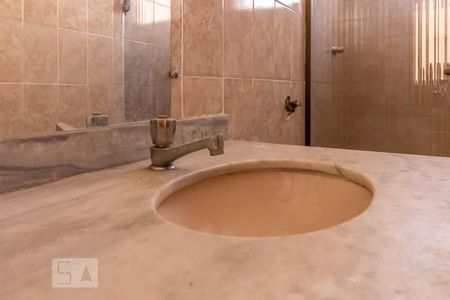 Banheiro  de apartamento à venda com 2 quartos, 50m² em Ipiranga, Belo Horizonte