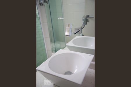 Apartamento para alugar com 49m², 2 quartos e 1 vaga Apartamento para alugar com 49m², 2 quartos e 1 vagaBanheiro