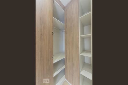 Apartamento para alugar com 146m², 3 quartos e 2 vagasSuíte 2 - Armários