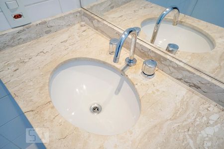 Apartamento à venda com 130m², 3 quartos e 2 vagasBanheiro suíte