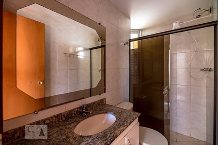 Banheiro de apartamento à venda com 3 quartos, 80m² em Floresta, Belo Horizonte