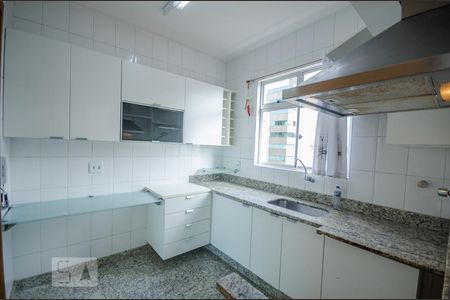 Apartamento para alugar com 164m², 3 quartos e 2 vagas Apartamento para alugar com 164m², 3 quartos e 2 vagasCozinha