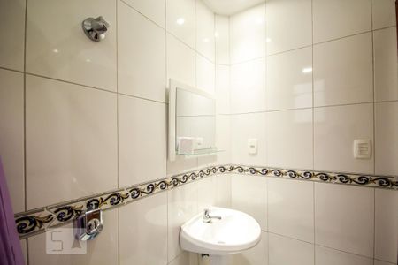Banheiro de apartamento para alugar com 1 quarto, 55m² em Copacabana, Rio de Janeiro