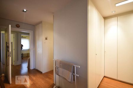 Casa de condomínio à venda com 270m², 3 quartos e 3 vagasArmário da Suíte 