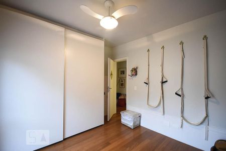 Casa de condomínio à venda com 270m², 3 quartos e 3 vagasQuarto 2