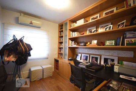 Casa de condomínio à venda com 270m², 3 quartos e 3 vagasQuarto 1